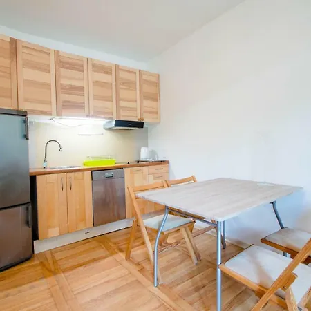 Studio For 4 People In The Old Town شقة